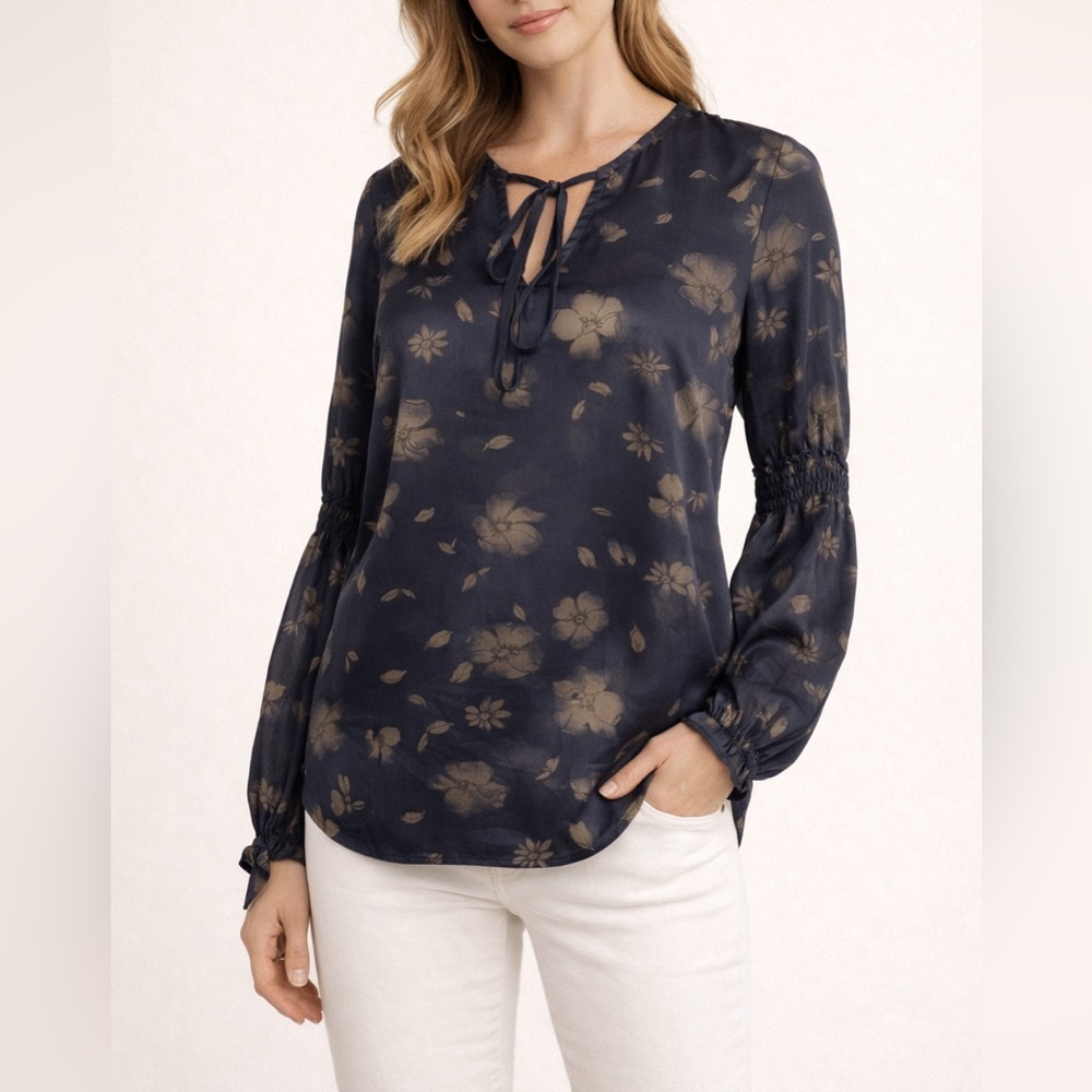 Suzy Shier Navy Floral Blouse Size XS Long Sleeve Lightweight Work Office Top